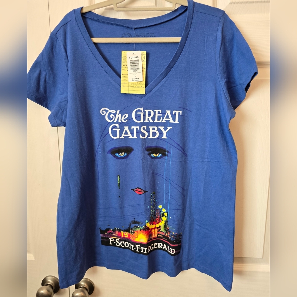 NWT Torrid Size 1 Blue 'The Great Gatsby' V-Neck Tee